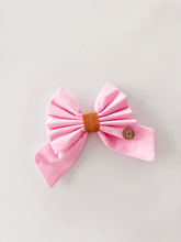 Load image into Gallery viewer, 'peach squeeze' sailor bow
